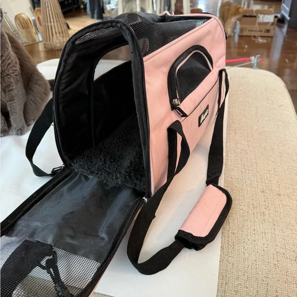 Pink Collapsible Pet Carrier 4 Cats w pockets and mesh vents removable cushion - Picture 3 of 13